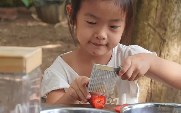 girlscutstrawberry-ezgif.com-jpg-to-webp-converter